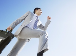 金利引き下げで収益が悪化